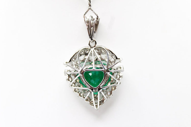 Pendentif Pendentif cœur en or blanc avec émeraude et diamants 58 Facettes 240165