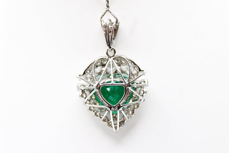 Pendentif Pendentif cœur en or blanc avec émeraude et diamants 58 Facettes 240165