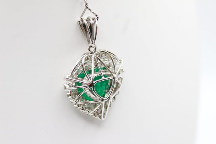 Pendentif Pendentif cœur en or blanc avec émeraude et diamants 58 Facettes 240165