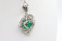 Pendentif Pendentif cœur en or blanc avec émeraude et diamants 58 Facettes 240165