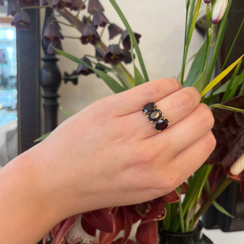 Bague 51 Bague trilogie en or 18k avec grenats 58 Facettes 0233C53C5728439FB66C5D199BE992D4