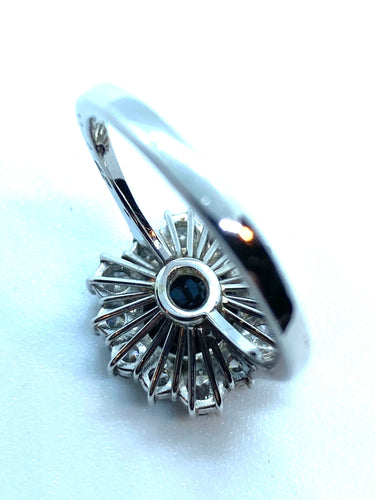 Bague 57 Bague marguerite hexagonale - Or blanc 18K, saphir et diamants 58 Facettes