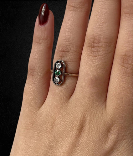 Bague 56 Bague austro-hongroise - Smeraldo et diamants en or jaune et argent 58 Facettes