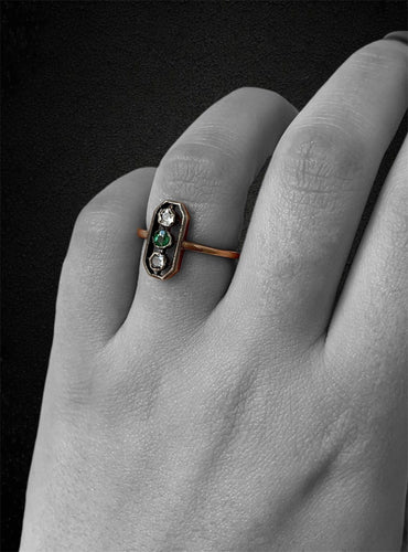 Bague 56 Bague austro-hongroise - Smeraldo et diamants en or jaune et argent 58 Facettes