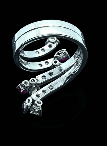 Bague 50 Bague serpent stylisée - Bague en or avec rubis et diamants 58 Facettes