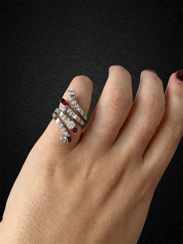 Bague 50 Bague serpent stylisée - Bague en or avec rubis et diamants 58 Facettes