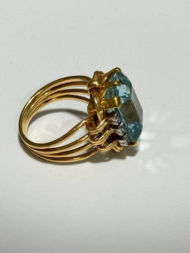 Bague 60 Bague ancienne en or jaune 750 et aigue-marine, diamants 58 Facettes
