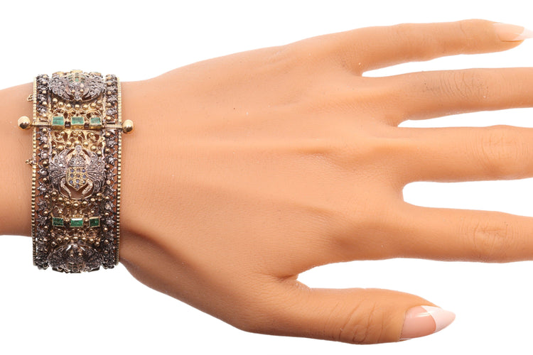 Bracelet Bracelet jonc victorien néo-égyptien à charnière orné de scarabées sertis de diamants et de pierres précieuses 58 Facettes 26050-0270