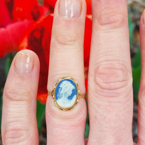 Bague 54 Bague camée sur porcelaine bleue en or jaune 18k 58 Facettes 246