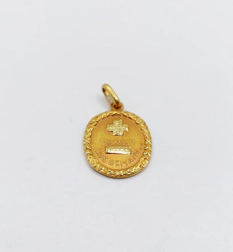 Pendentif Augis - Pendentif médaille d'amour en or 18k « + qu'hier - que demain » 58 Facettes A06807