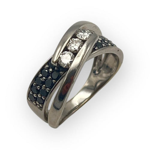 Bague 52 Bague en or blanc 750 - Diamants blancs et noirs 58 Facettes 149067563