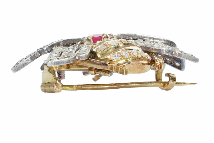Broche Broche abeille de l'entre-deux-guerres avec diamants et rubis en or et argent 58 Facettes 26050-0263