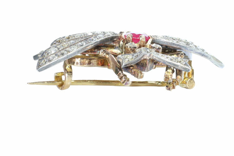 Broche Broche abeille de l'entre-deux-guerres avec diamants et rubis en or et argent 58 Facettes 26050-0263