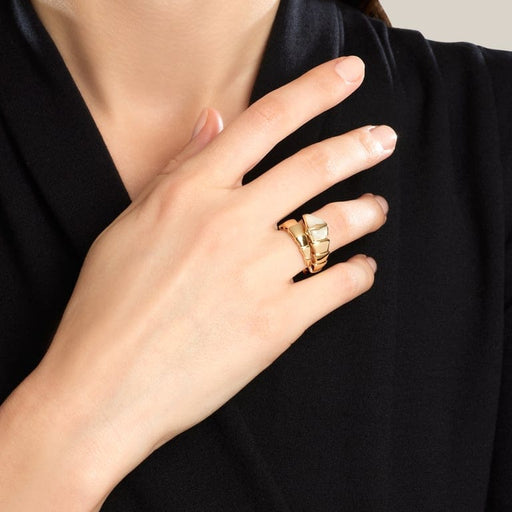 Bague 54 Bvlgari Serpenti - Bague en or jaune 18k, nacre et diamants 58 Facettes 178
