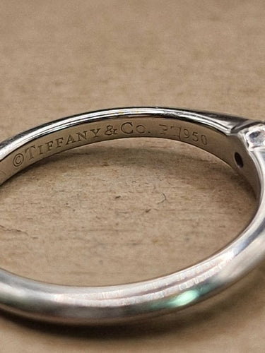 Bague 49 Tiffany & Co - Bague solitaire en platine 950 et diamant naturel 0,30 ct 58 Facettes CV-019