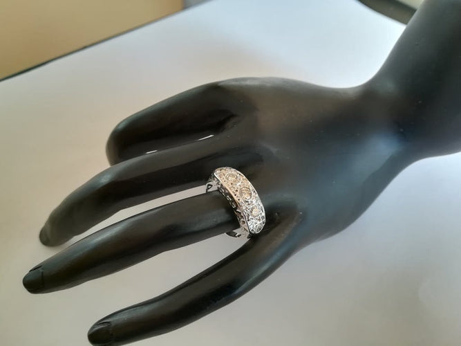 Bague 50.5 Bague jarretière ancienne en or blanc 18 ct et diamants 58 Facettes 01651