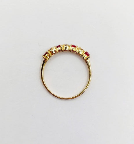 Bague 50 Demi-alliance vintage en or 18k, rubis et diamants 58 Facettes A06820