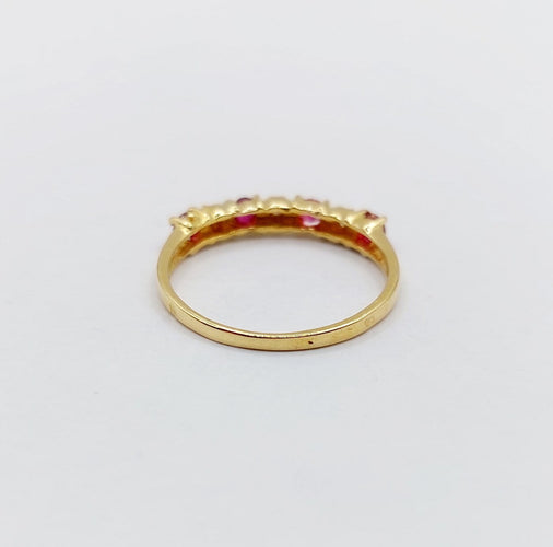 Bague 50 Demi-alliance vintage en or 18k, rubis et diamants 58 Facettes A06820