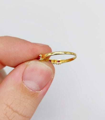 Bague 50 Demi-alliance vintage en or 18k, rubis et diamants 58 Facettes A06820