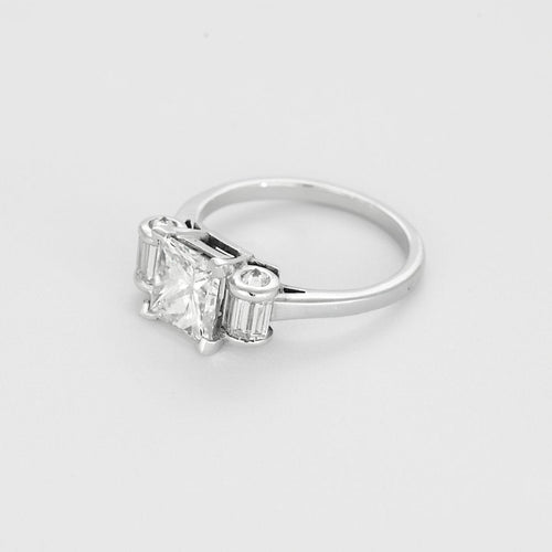 Bague 53.5 Bague solitaire - Diamant taille princesse 2,02 ct en or blanc 58 Facettes DIN0301X2