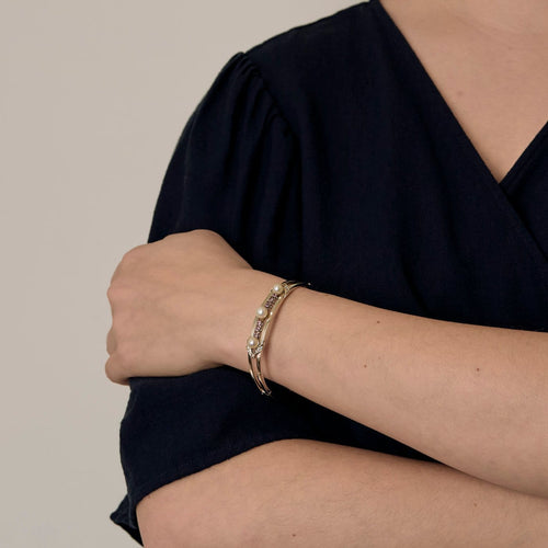 Bracelet Bracelet jonc en or gris ajouré de perles de cultures et diamants 58 Facettes LF6