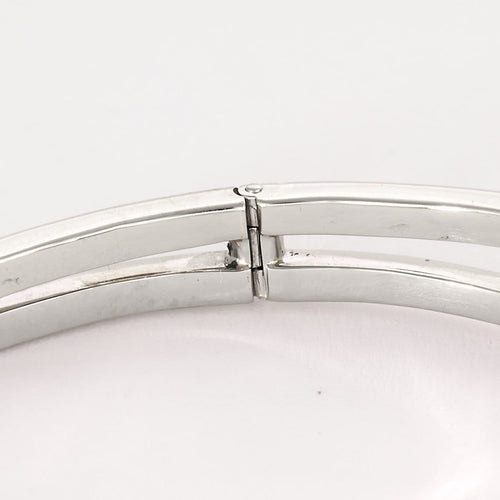 Bracelet Bracelet jonc en or gris ajouré de perles de cultures et diamants 58 Facettes LF6