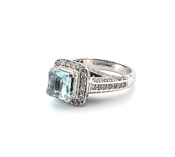 Bague 53 Bague en or blanc 18k avec aigue-marine et diamants 58 Facettes 1265 OC