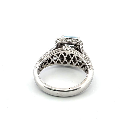 Bague 53 Bague en or blanc 18k avec aigue-marine et diamants 58 Facettes 1265 OC