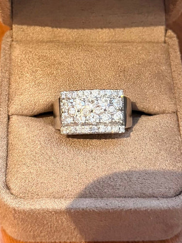 Bague 56 Bague chevalière en or blanc 18 carats et diamants 58 Facettes biche