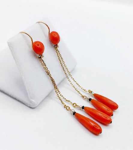 Boucles d'oreilles Dormeuses anciennes en or 18k avec pampilles de corail et perles 58 Facettes A01936