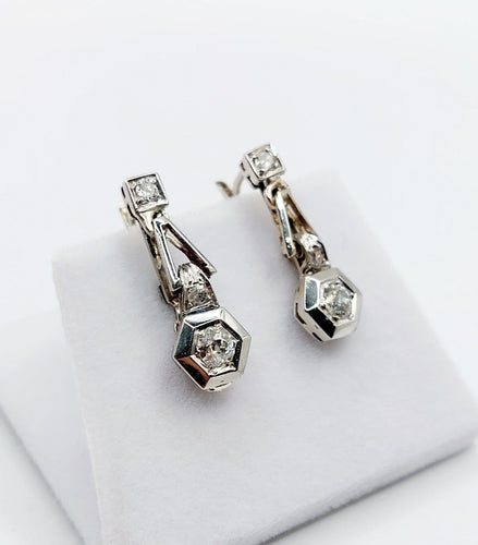 Boucles d'oreilles Dormeuses Art déco en or blanc 18k et platine, diamants taille ancienne (circa 1930) 58 Facettes A06792