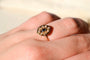 Bague marguerite plateau en or jaune 18 carats, saphir et diamants 58 Facettes 3743