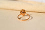 Bague marguerite plateau en or jaune 18 carats, saphir et diamants 58 Facettes 3743