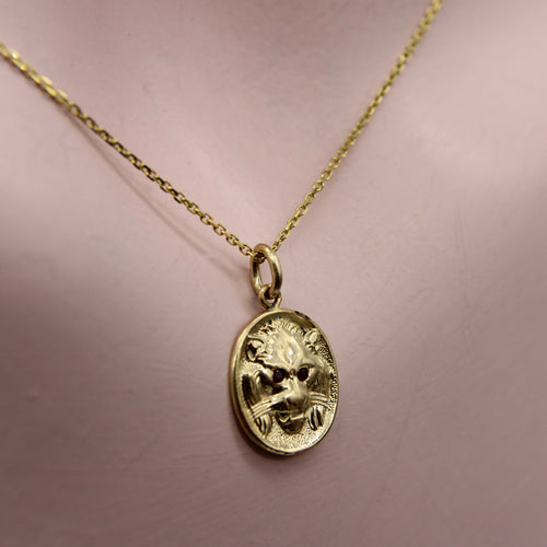 Cute-As-A-Button - Pendentif tête de lion en or 14K et rubis 58 Facettes