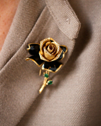 Mellerio - Broche rose en or jaune et diamants avec émeraudes 58 Facettes C1873