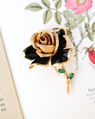 Mellerio - Broche rose en or jaune et diamants avec émeraudes 58 Facettes C1873
