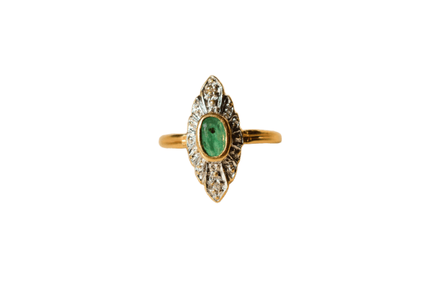 Bague marquise en or jaune 18 carats émeraude et diamants 58 Facettes 3839