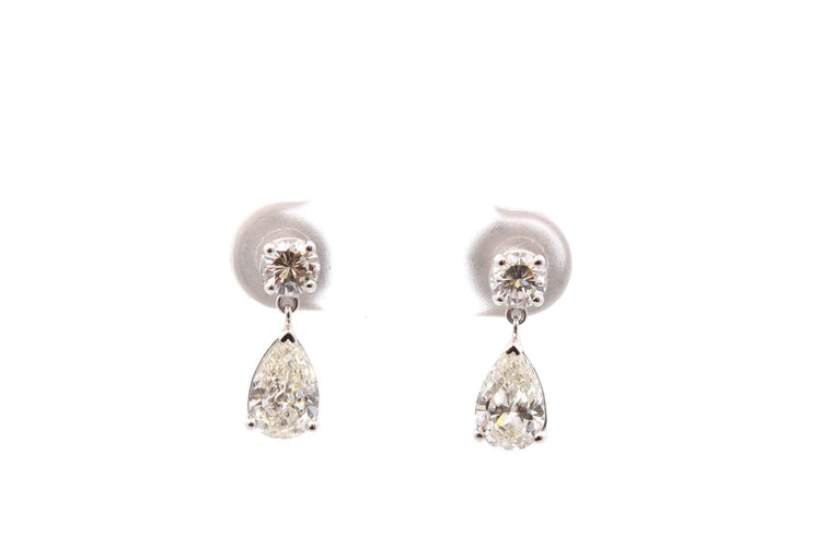 Boucles d’oreilles poire en or et diamants 58 Facettes 26111-E