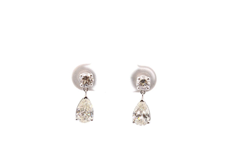 Boucles d’oreilles poire en or et diamants 58 Facettes 26111-E
