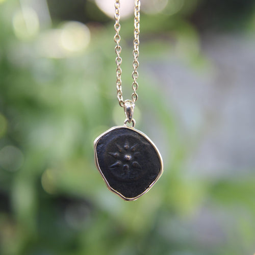 Pendentif pièce antique « widow’s mite » en or 14K 58 Facettes A2007E