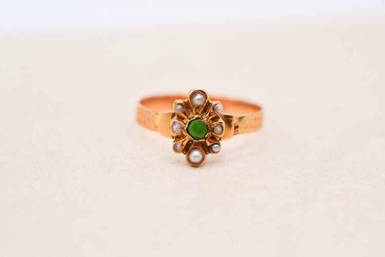 Bague 53.5 Bague Art nouveau en or rose 18 carats, pierre verte et perles 58 Facettes 3909