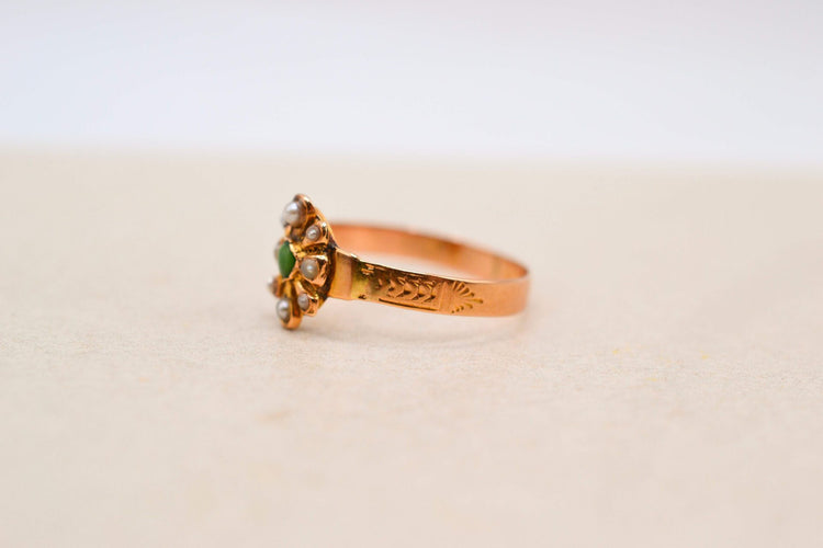 Bague Art nouveau en or rose 18 carats avec pierre verte et perles 58 Facettes 3909