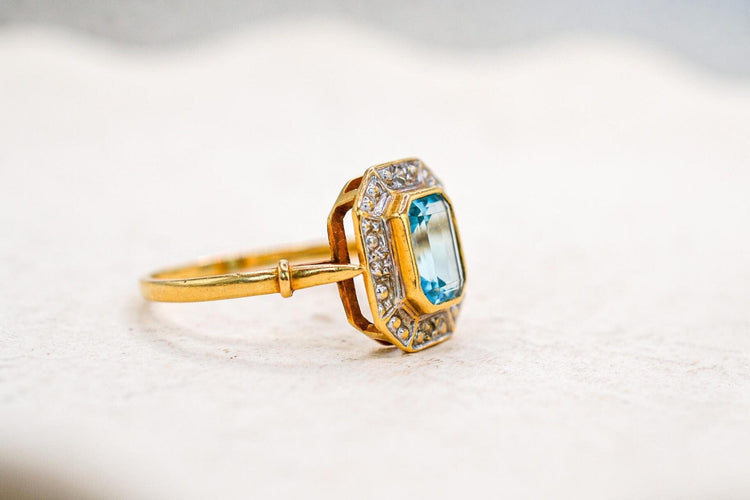 Bague octogonale en or jaune 18 carats avec topaze et diamants 58 Facettes 3889