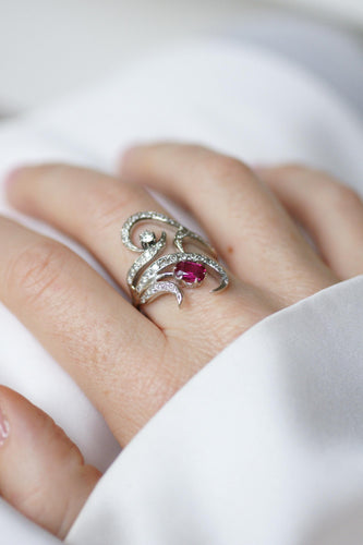 Bague 61 Arabesque - Bague en or blanc rubis birman et diamants 58 Facettes