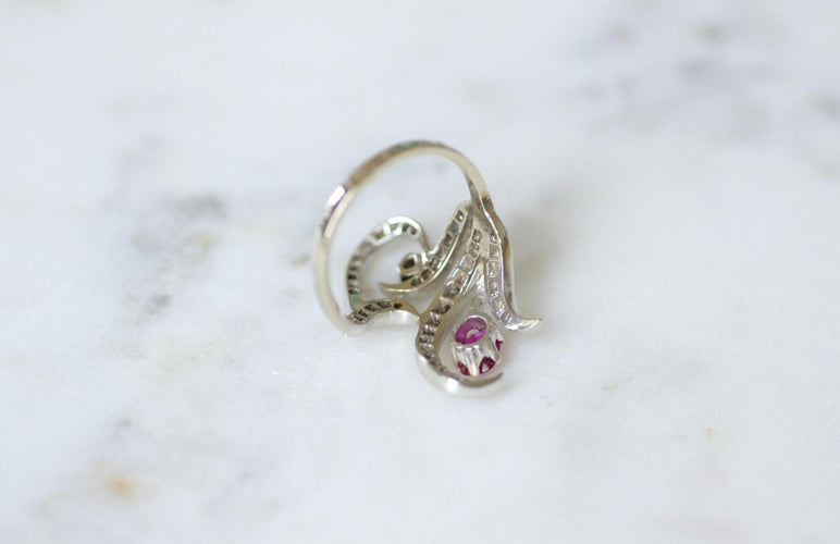 Bague 61 Arabesque - Bague en or blanc rubis birman et diamants 58 Facettes
