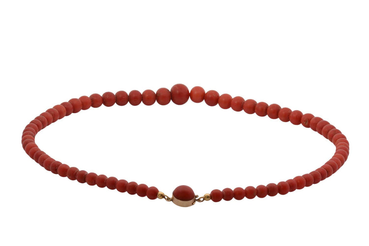 Collier Collier en corail avec fermoir en or jaune 18k 58 Facettes 28033