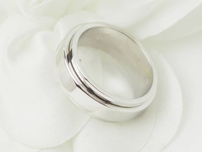 Bague 56 Piaget Possession - Alliance en or blanc 18 kt 58 Facettes 30246