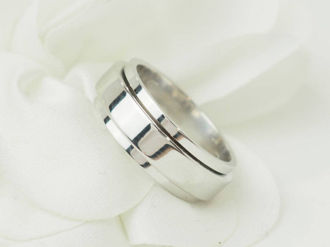 Bague 56 Piaget Possession - Alliance en or blanc 18 kt 58 Facettes 30246