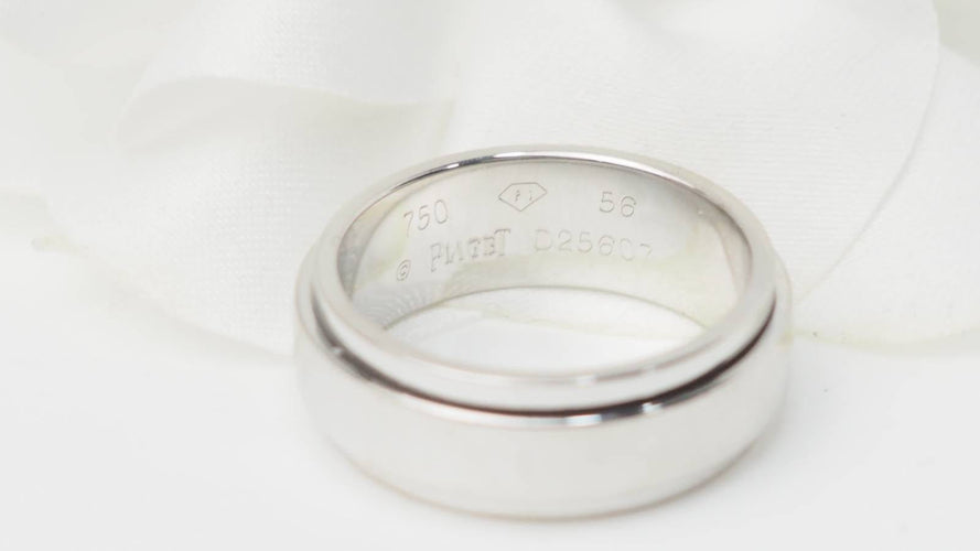 Bague 56 Piaget Possession - Alliance en or blanc 18 kt 58 Facettes 30246