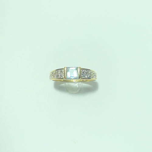 Bague 55.5 Bague en or jaune 18 carats avec diamants et pierre bleu clair 58 Facettes 260100